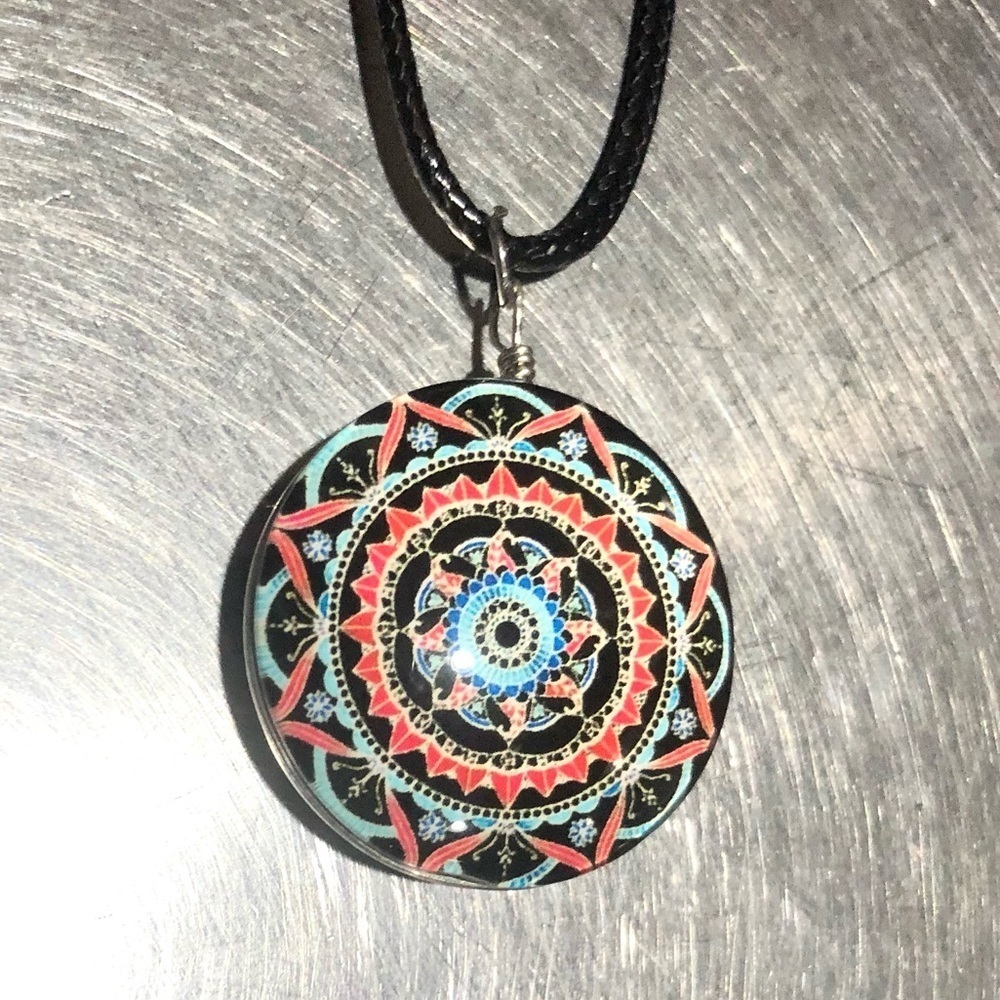 NWT Glass Round Dome Boho Pendant Necklace